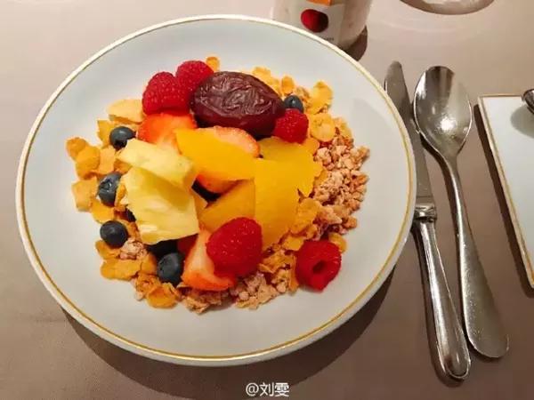 最新维密天使三餐食谱｜揭秘维密天使每日营养餐单